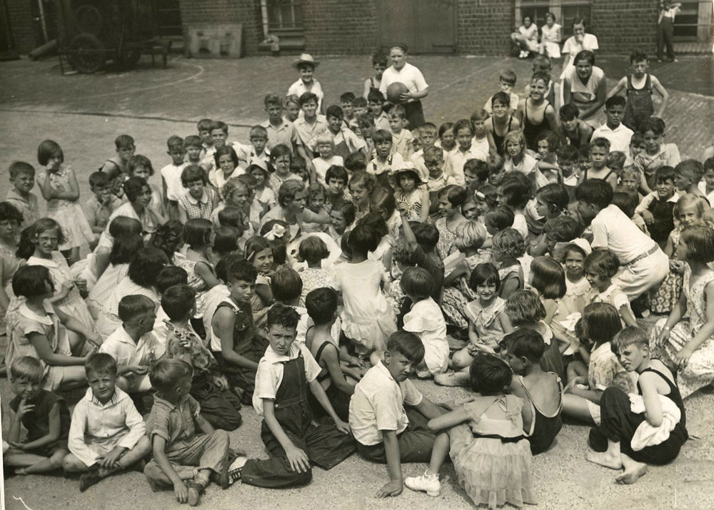 1932: Playground